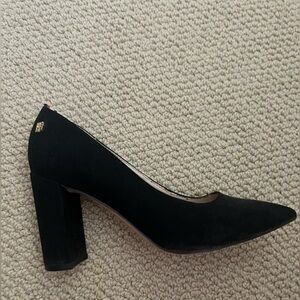Tommy Hilfiger black pumps